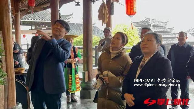 雪峰山上的来客——老挝驻华大使坎葆·恩塔万雪峰山考察记